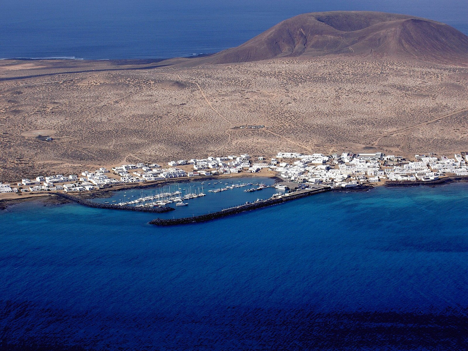 La Graciosa vuole farsi l'acqua da sola: sole sui tetti e un dissalatore da 450 tonnellate al giorno
