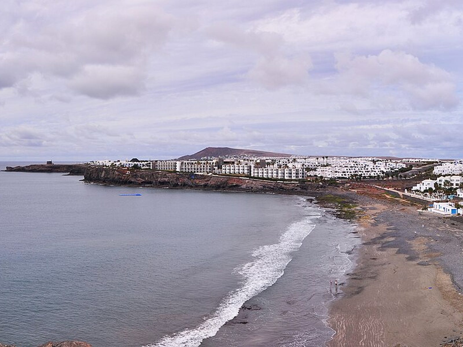 Chiusa la spiaggia piccola di Playa Blanca per uno sversamento di acque reflue