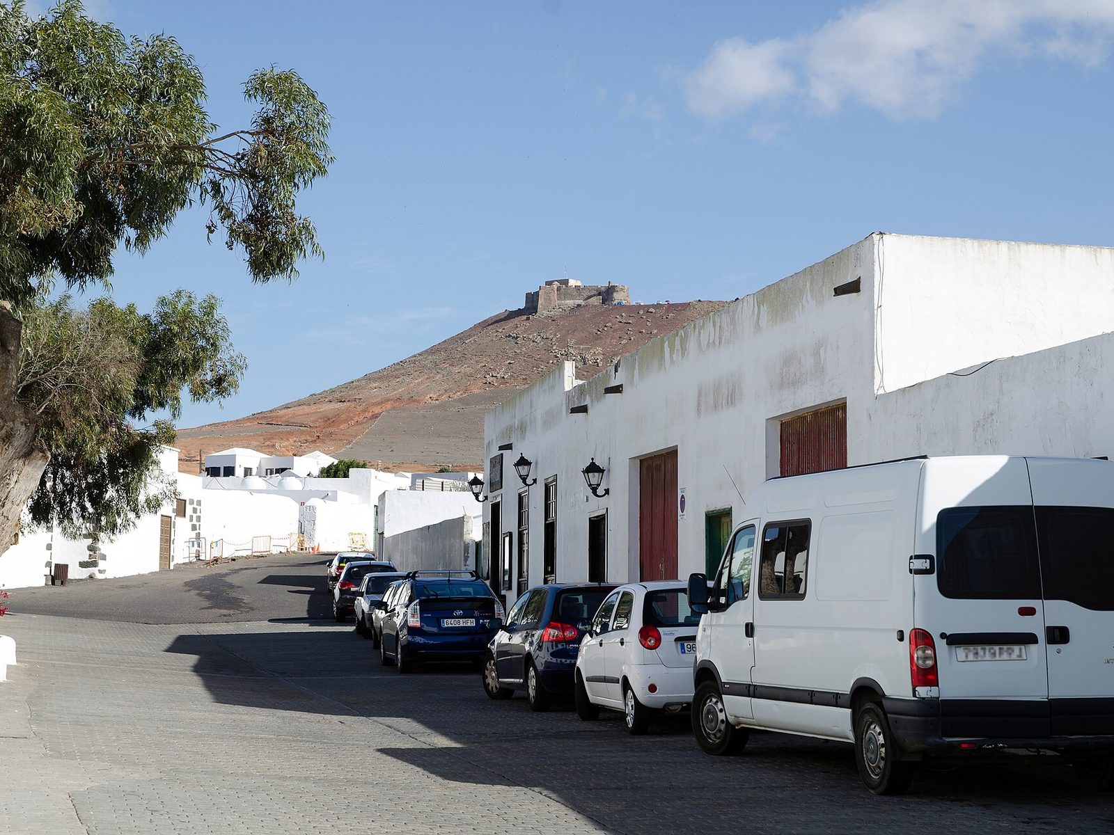 Teguise asfalta Teseguite: il piano strade avanza paese per paese, con fondi propri