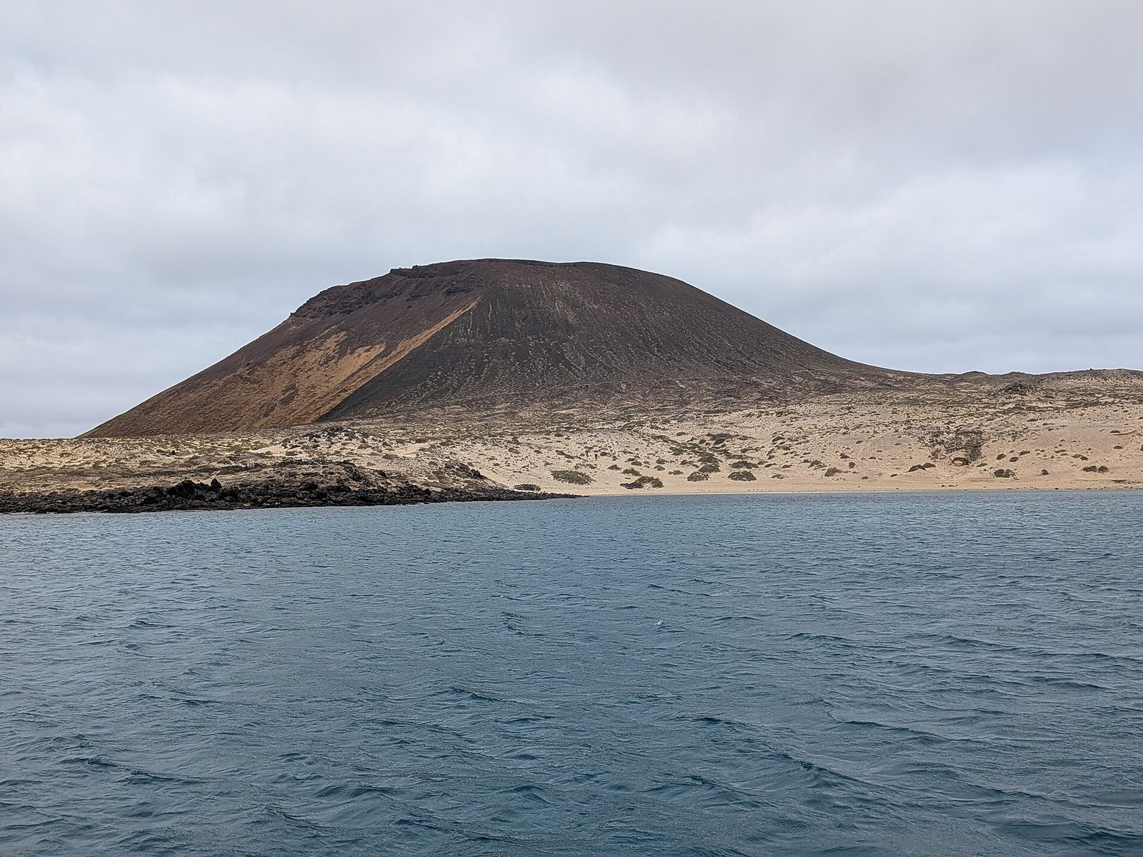 Il 19 settembre si nuota da Lanzarote a La Graciosa: la Travesía El Río compie 29 edizioni