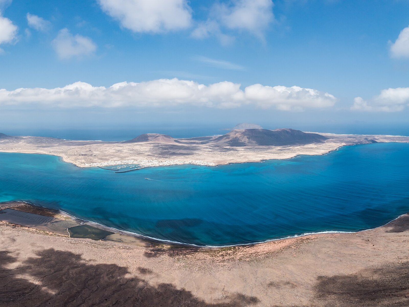 Natalia Sasu e Herminio Fernández vincono El Río: trent'anni di bracciate fra Lanzarote e La Graciosa